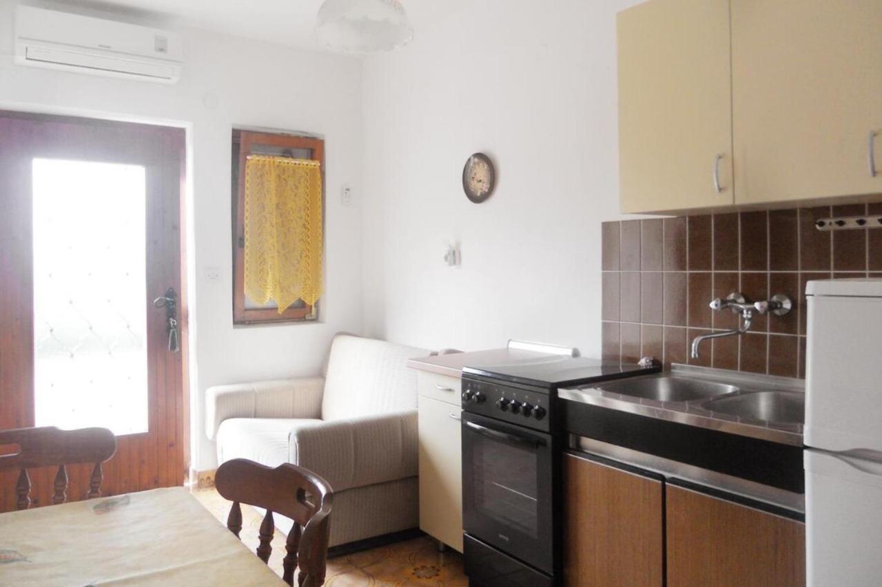 Apartments Ivo - With Terrace Супетарска-Драга Экстерьер фото